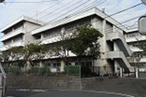 横浜市立小中学校　プール循環器設備改修（3校）、給食室設備改修（2校）、音楽教室冷房化（4校）、給水管改修（1校）　各工事