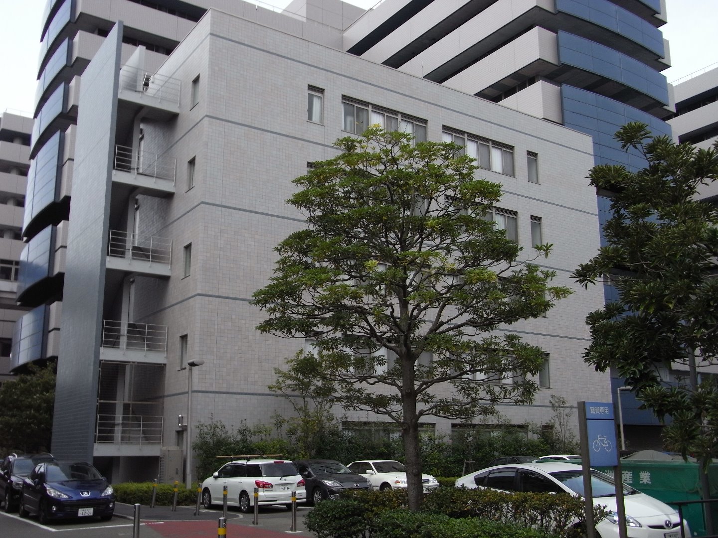 横浜市立大学附属病院　附属棟増築その他機械設備工事