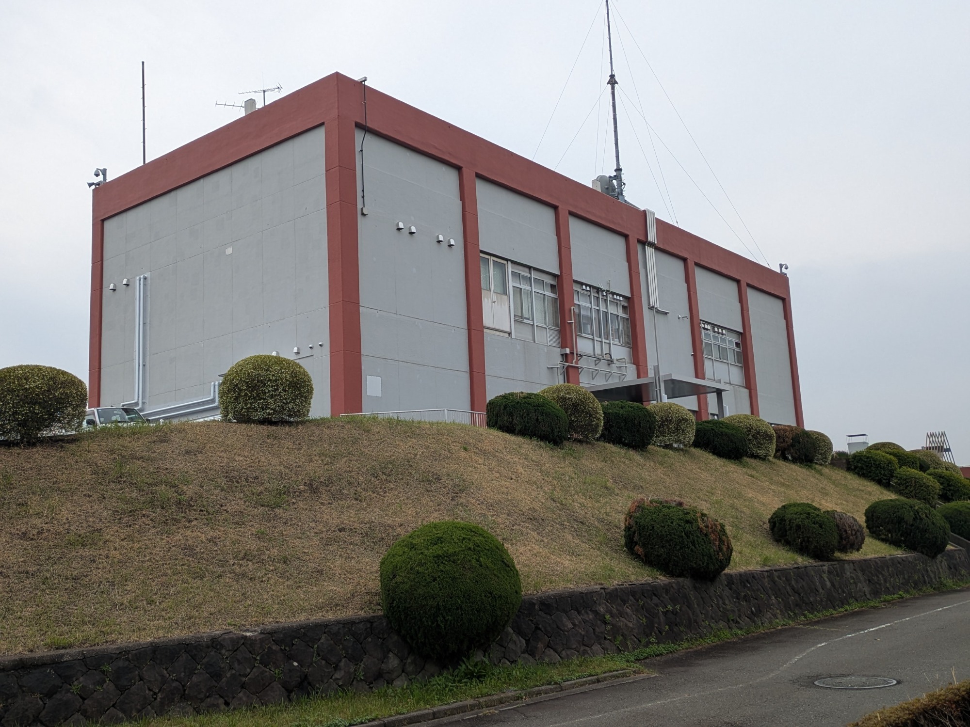 神奈川県立神奈川近代文学館チラー更新工事