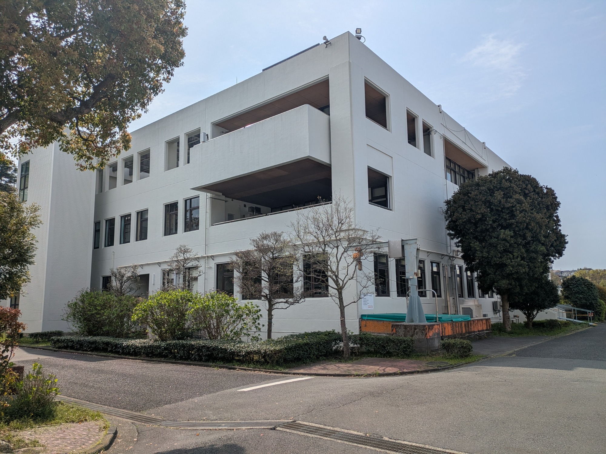 神奈川県立神奈川近代文学館チラー更新工事